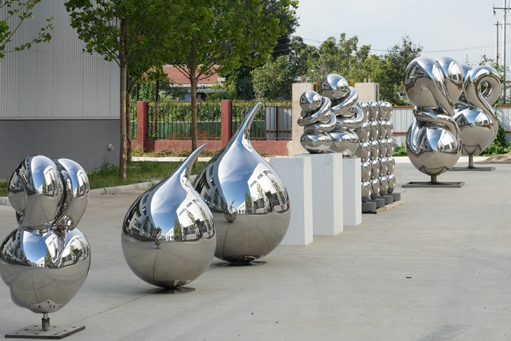 Completed Mirror Polished Steel Sculptures in Sino Sculpture Tianjin Factory