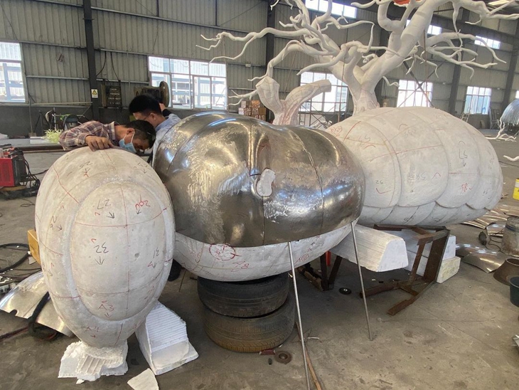 Sino Sculpture Foundry in Fabrication of the To Bee Sculpture